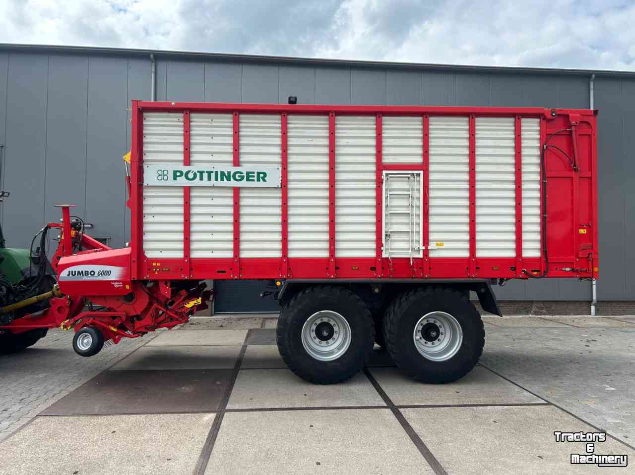 Self-loading wagon Pottinger Jumbo 6000L Combiline. Gedwongen gestuurd