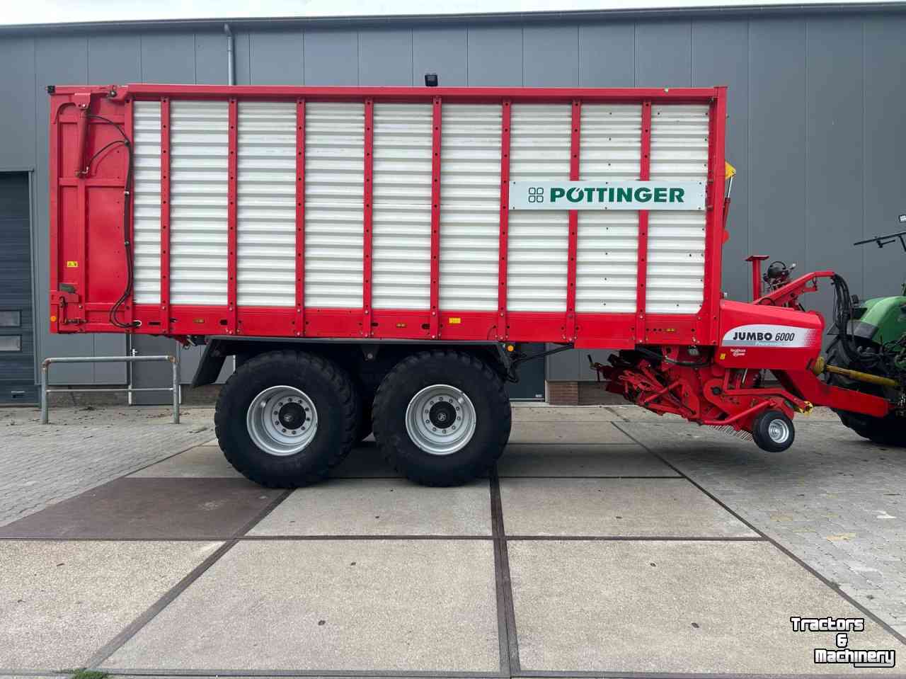 Self-loading wagon Pottinger Jumbo 6000L Combiline. Gedwongen gestuurd