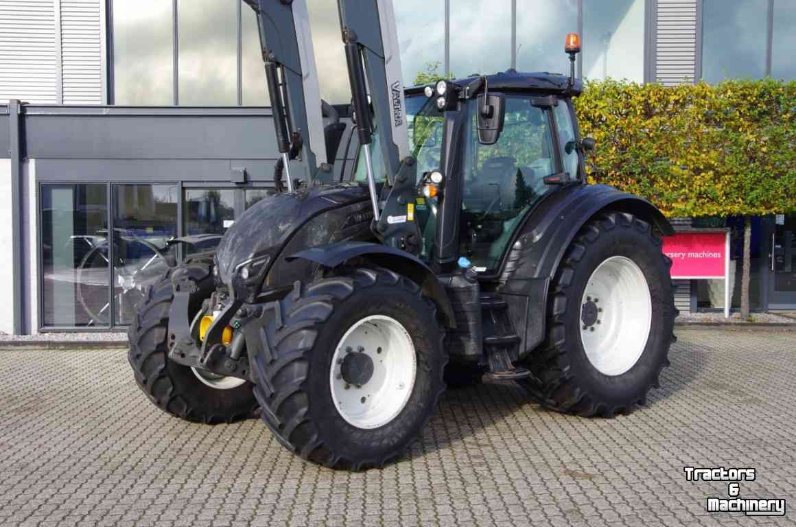 Tractors Valtra N174 Versu