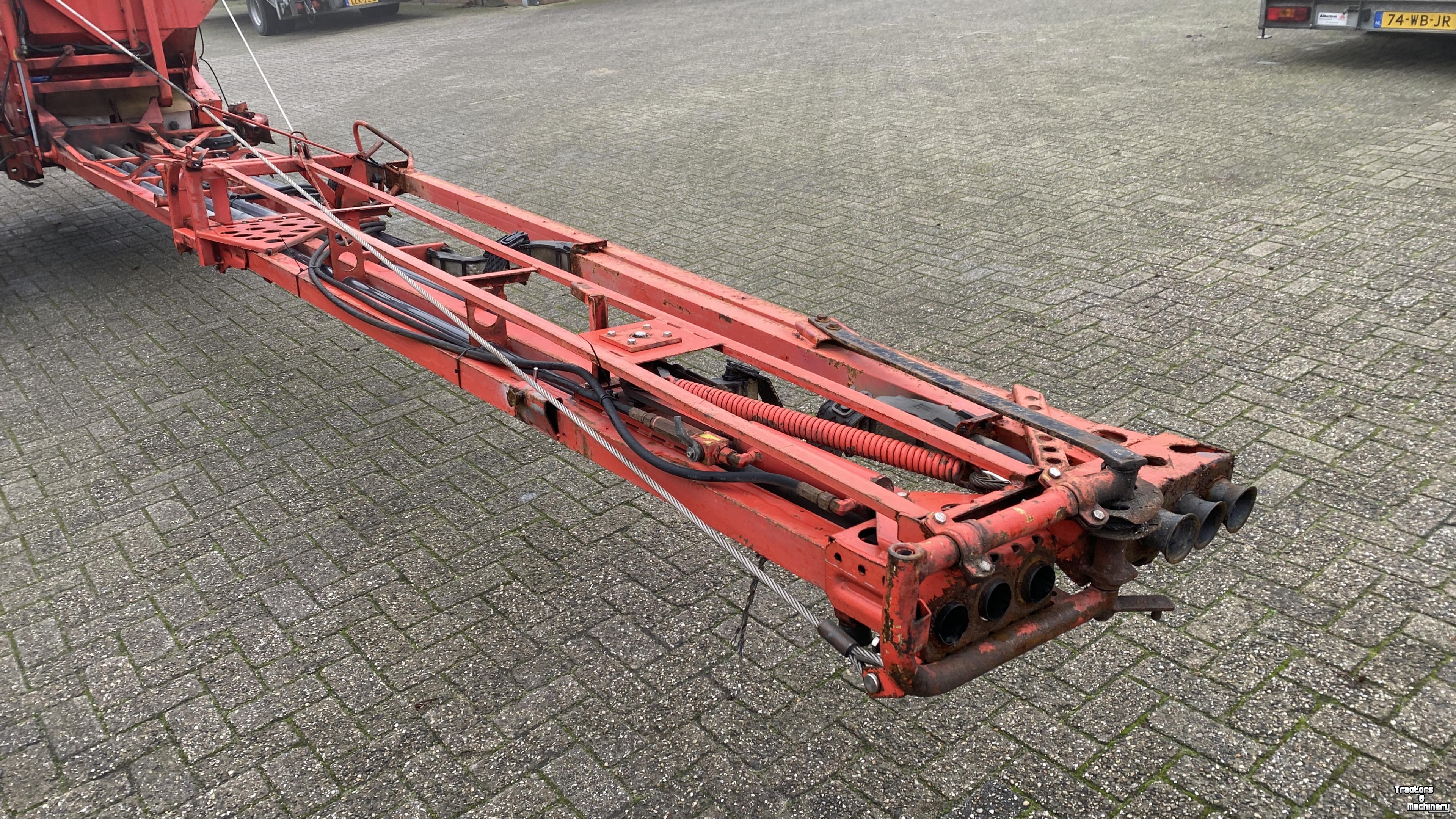 Fertilizer spreader Rauch Aero 2221 pneumatische strooier