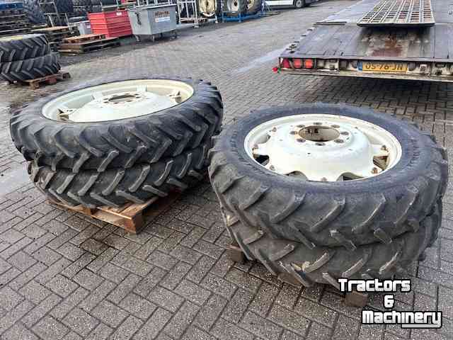 Wheels, Tyres, Rims & Dual spacers Valtra 300/95 R46 + 270/95 R32 smalle wielen banden valmet