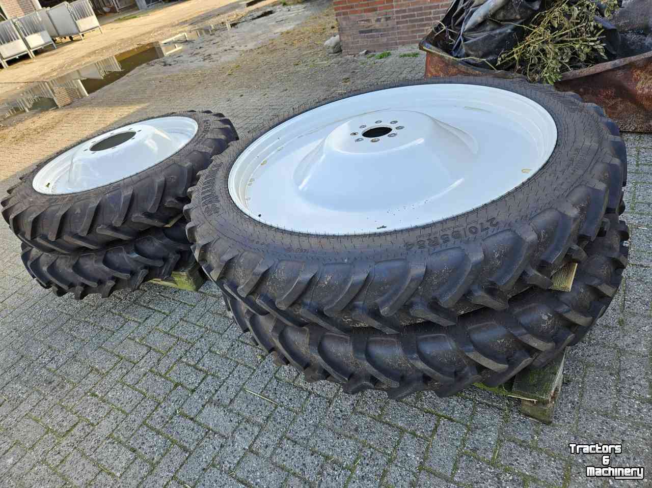 Wheels, Tyres, Rims & Dual spacers  Bandenset New Holland TS 11.2R54 11.2R38