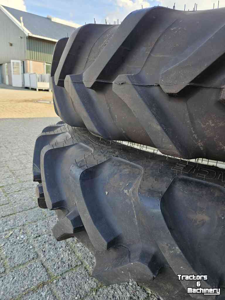 Wheels, Tyres, Rims & Dual spacers  Bandenset New Holland TS 11.2R54 11.2R38
