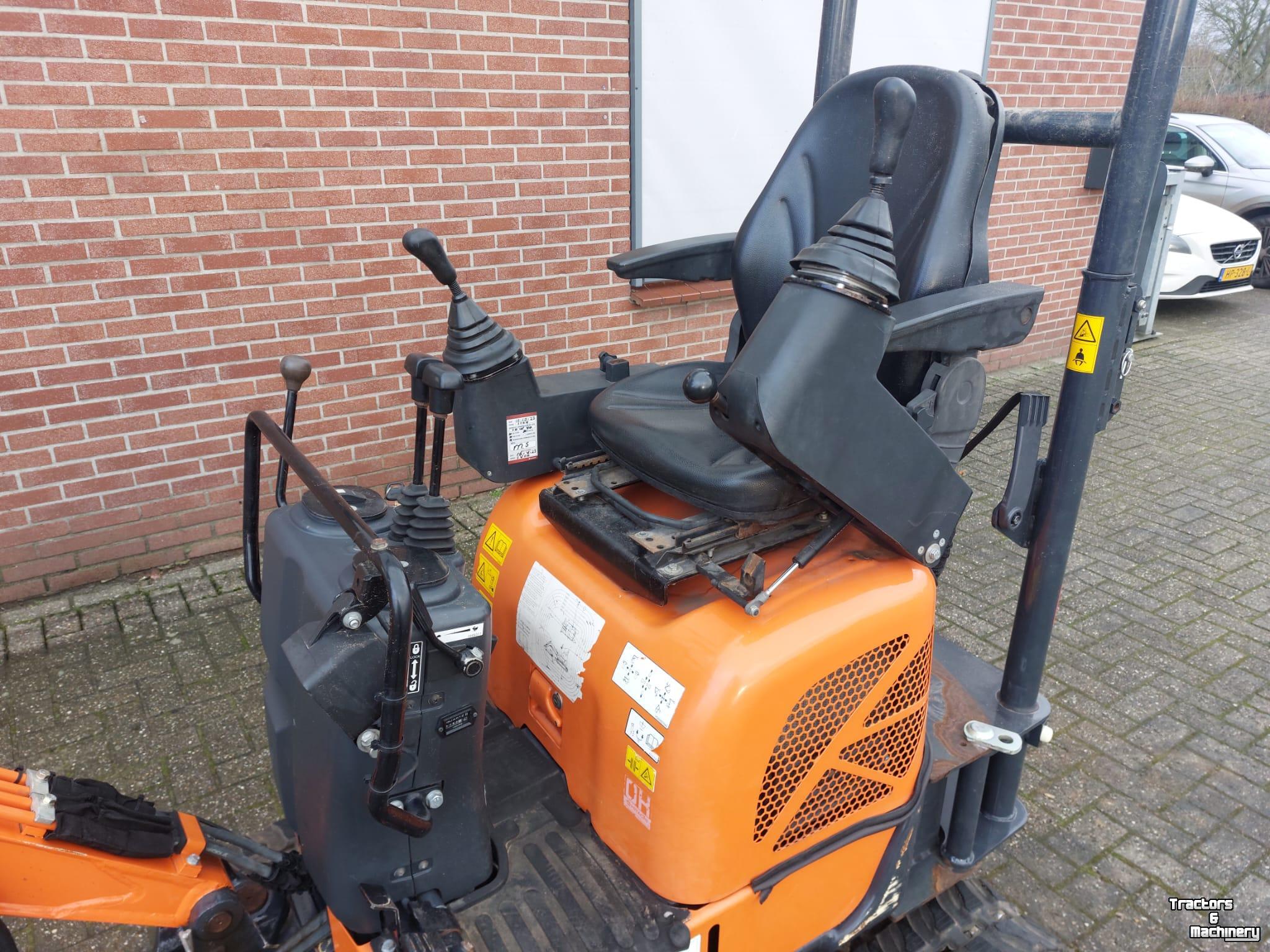 Excavator mobile Hitachi 10U
