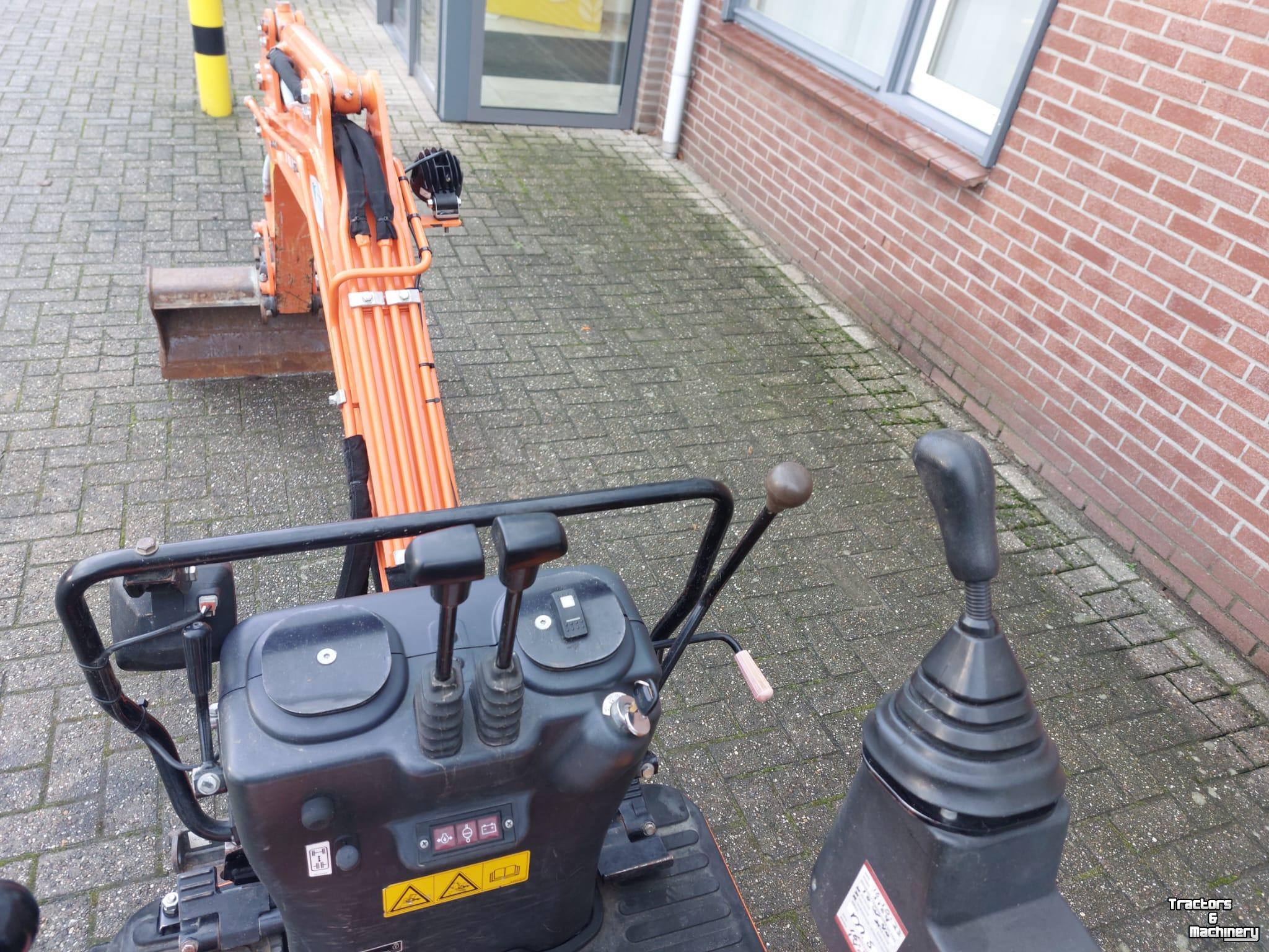 Excavator mobile Hitachi 10U