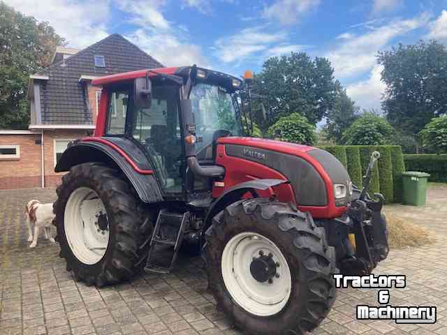 Tractor Valtra N 121