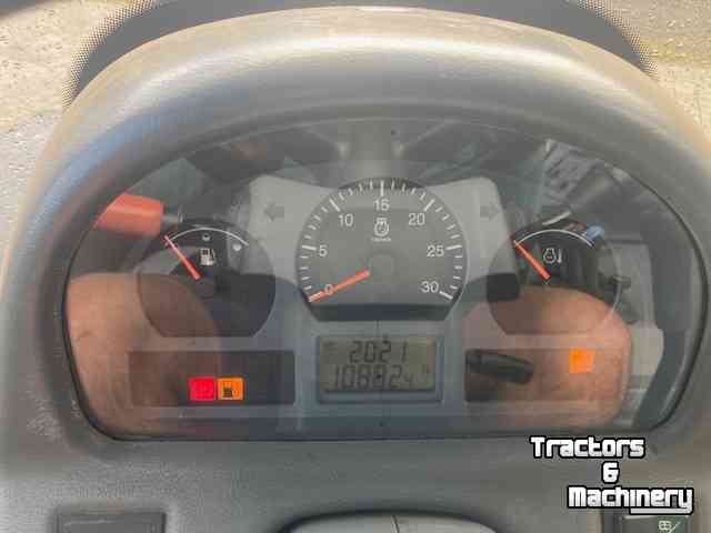Tractor Valtra N 121