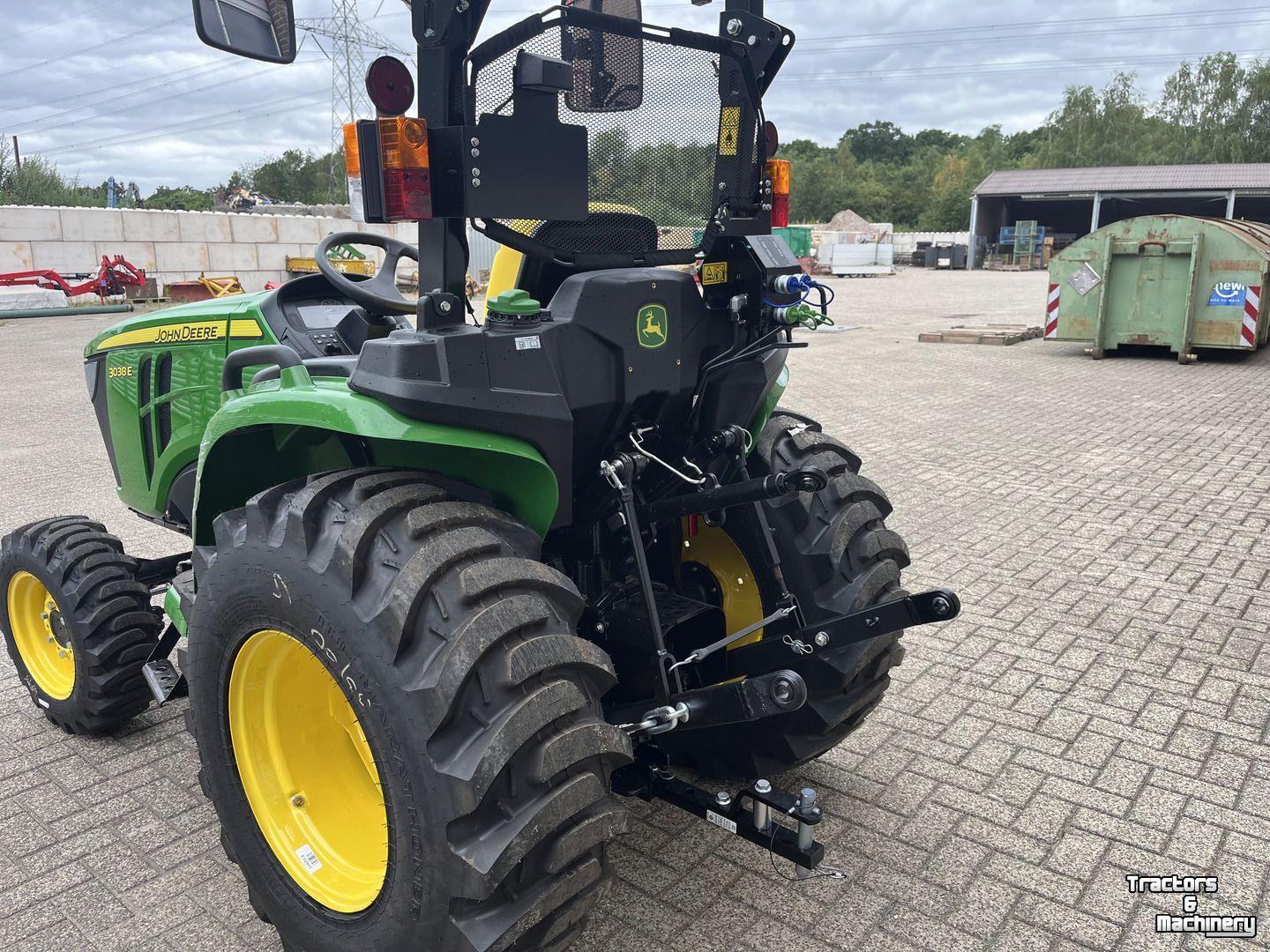 Small-track Tractor John Deere 3038E