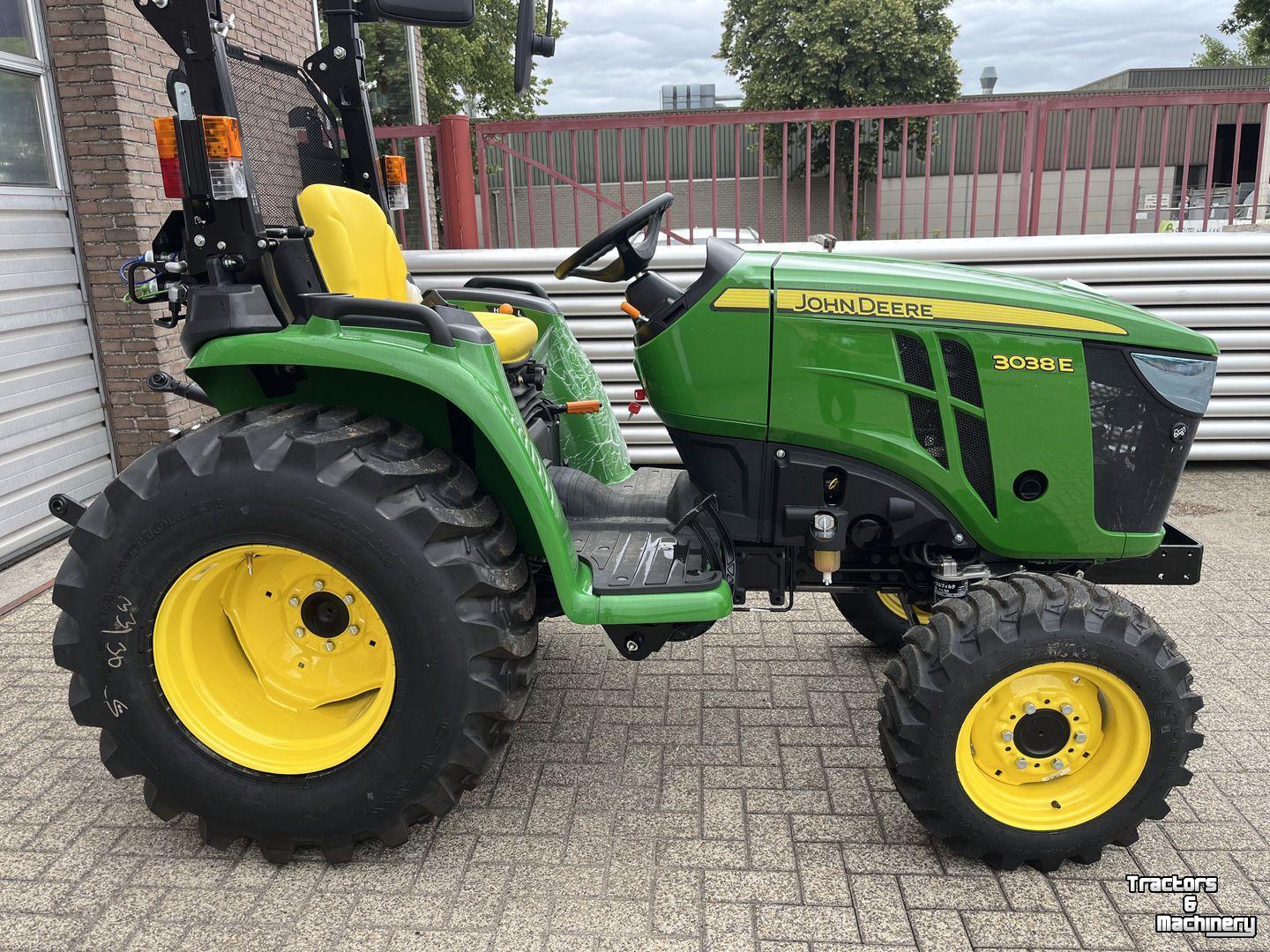 Small-track Tractor John Deere 3038E
