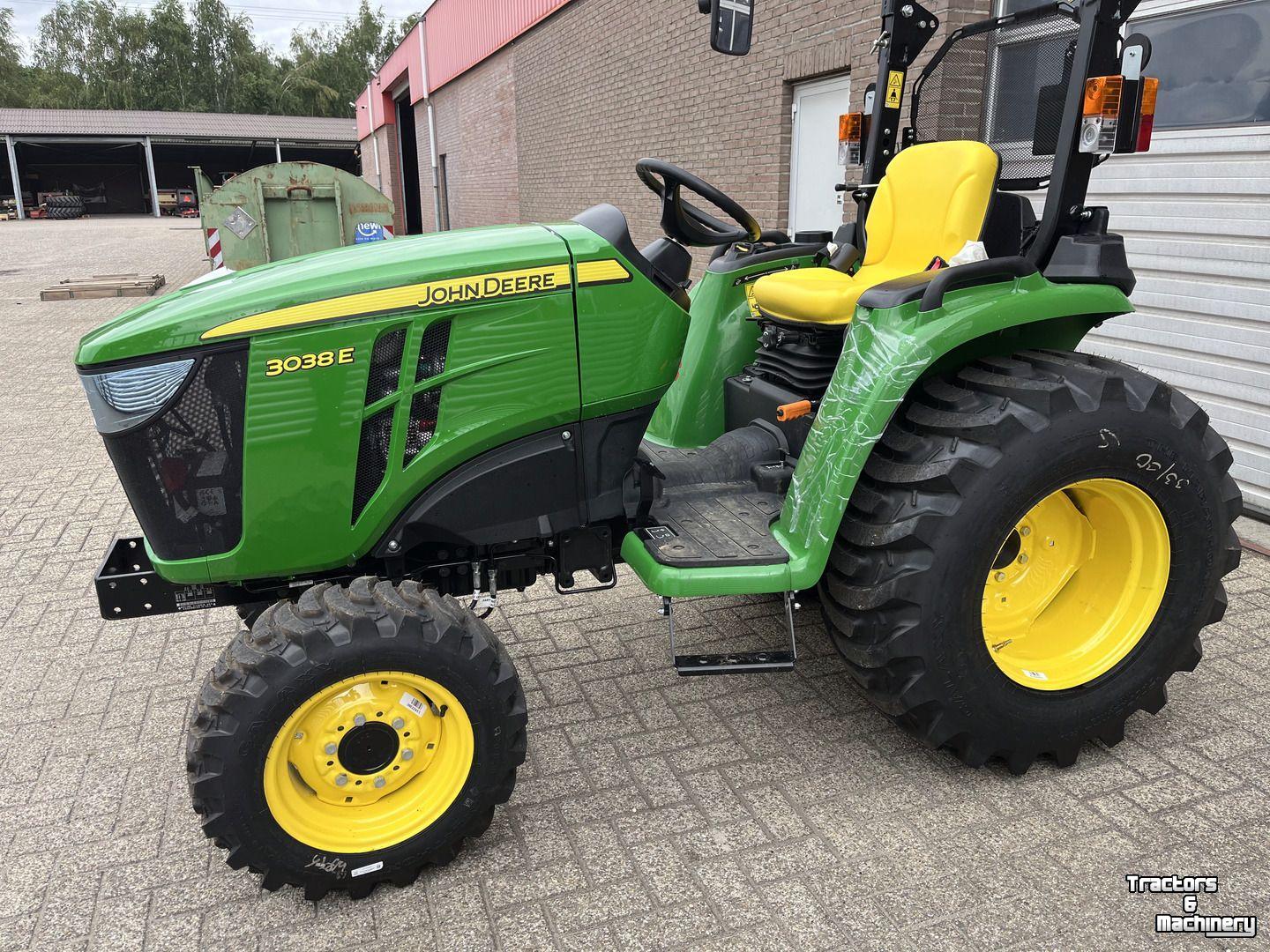 Small-track Tractor John Deere 3038E