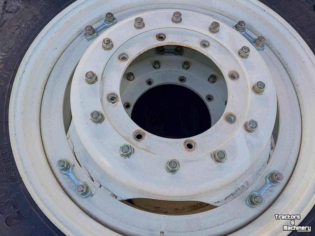 Wheels, Tyres, Rims & Dual spacers New Holland Cultuur wielen 230/95 R32  270/95 R44
