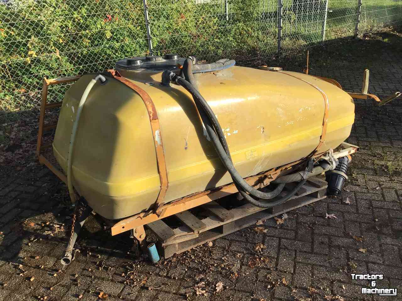 Fieldsprayer Homburg Pomp met fronttank