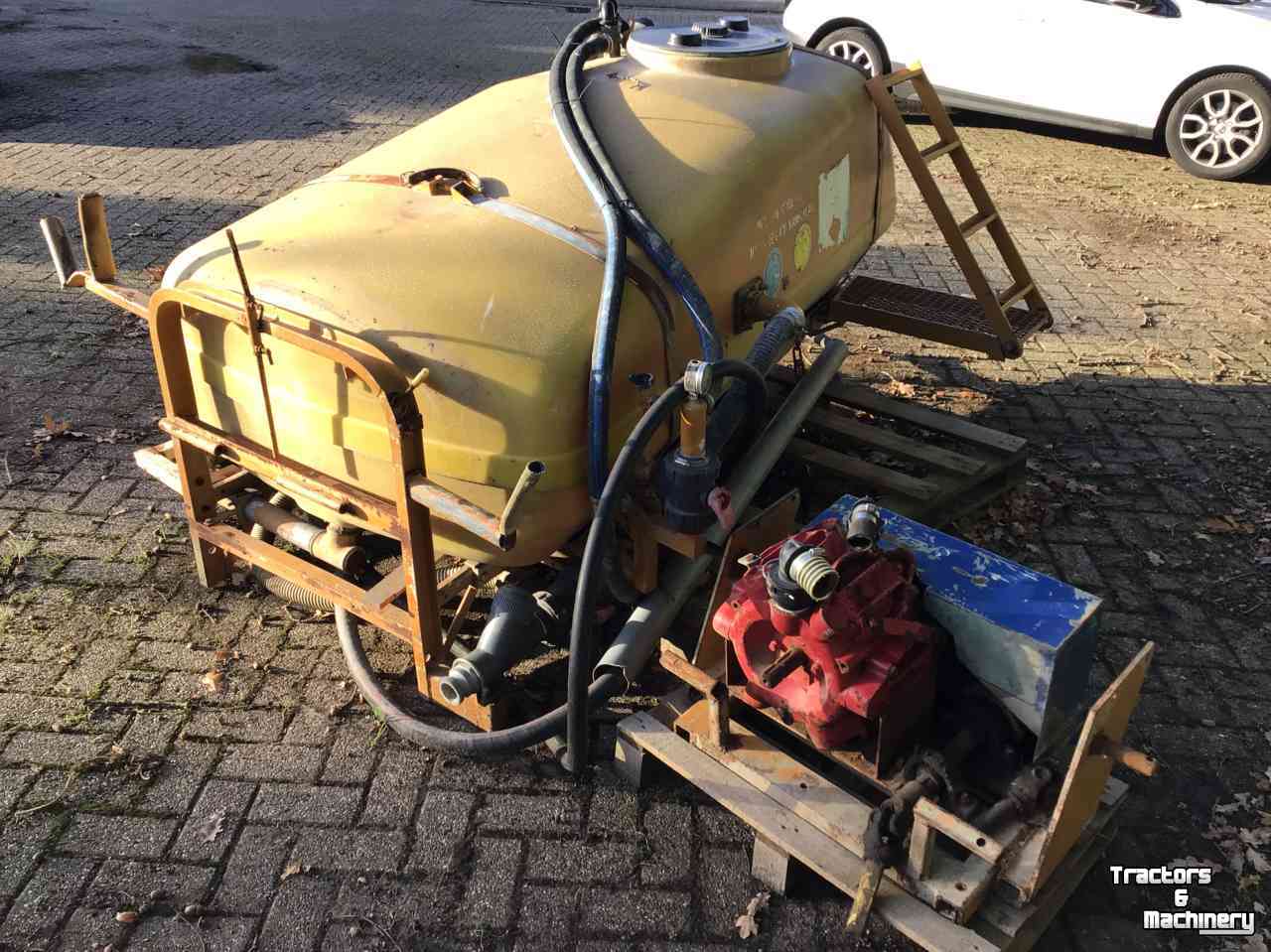 Fieldsprayer Homburg Pomp met fronttank