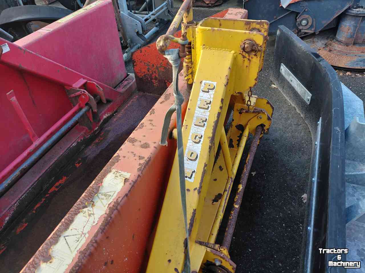 Tractor tipping boxes Peecon TB180