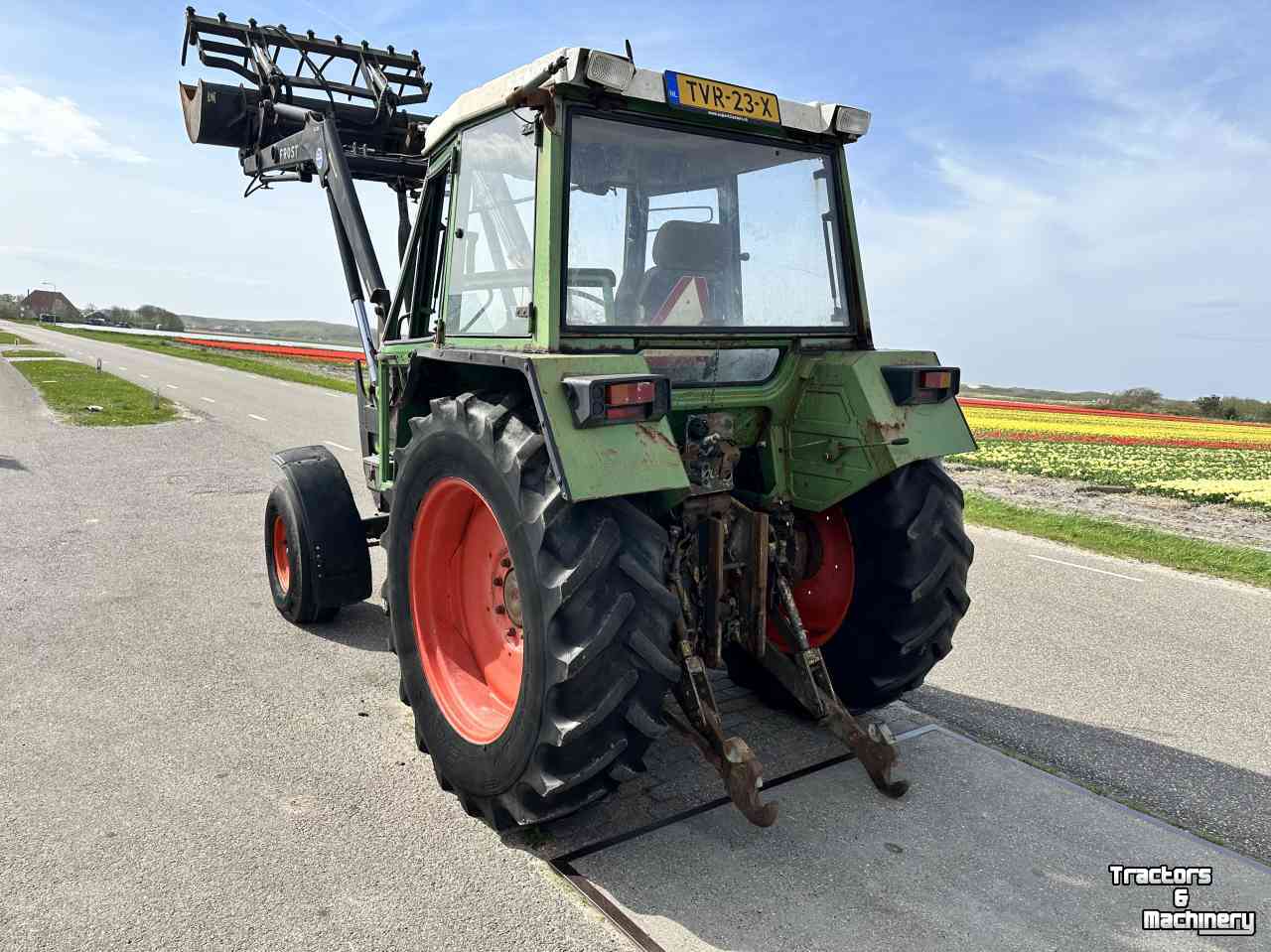 Tractors Fendt 305 LS