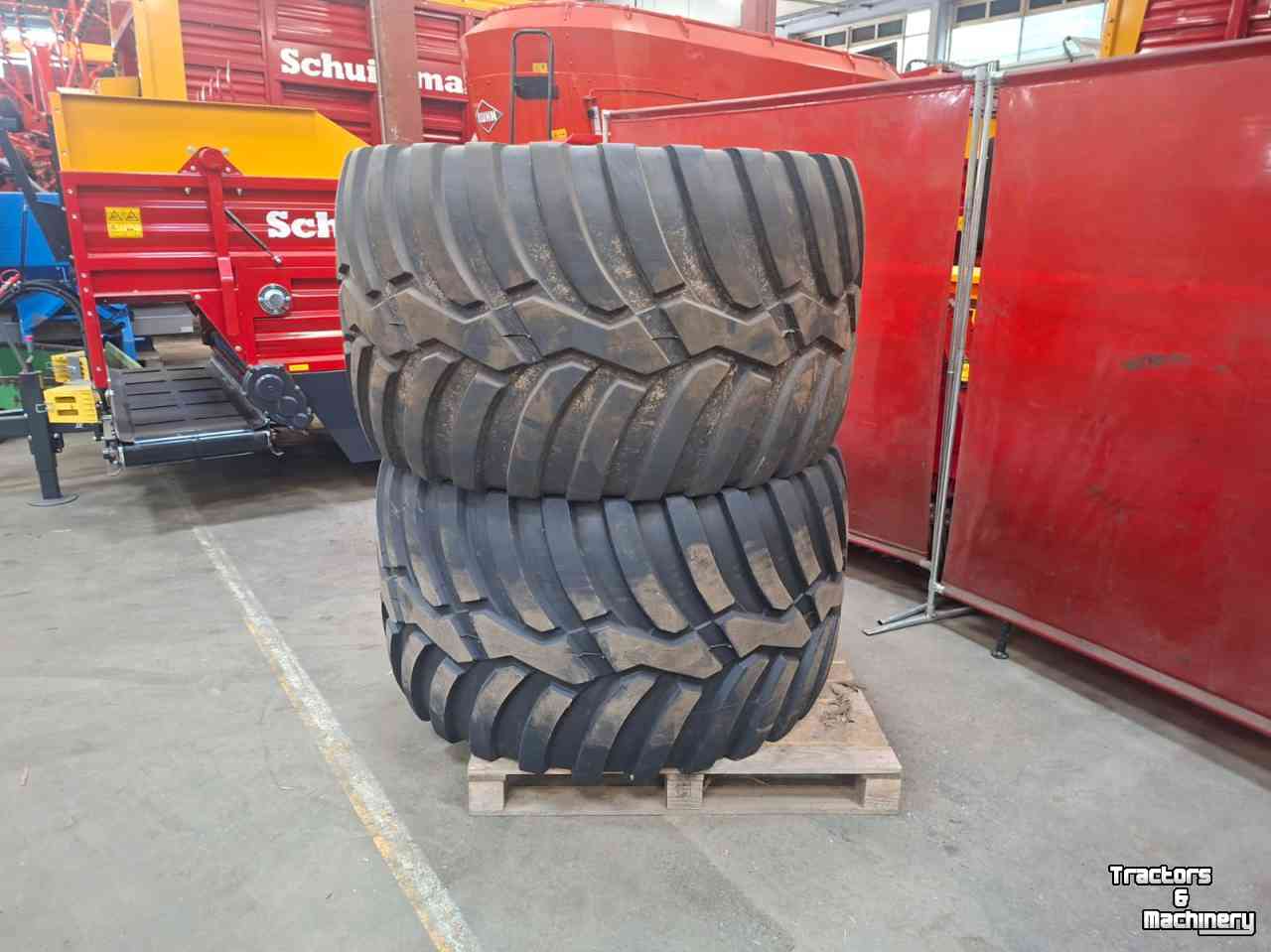 Wheels, Tyres, Rims & Dual spacers Vredestein 750/45R26.5 FlotationTRAC