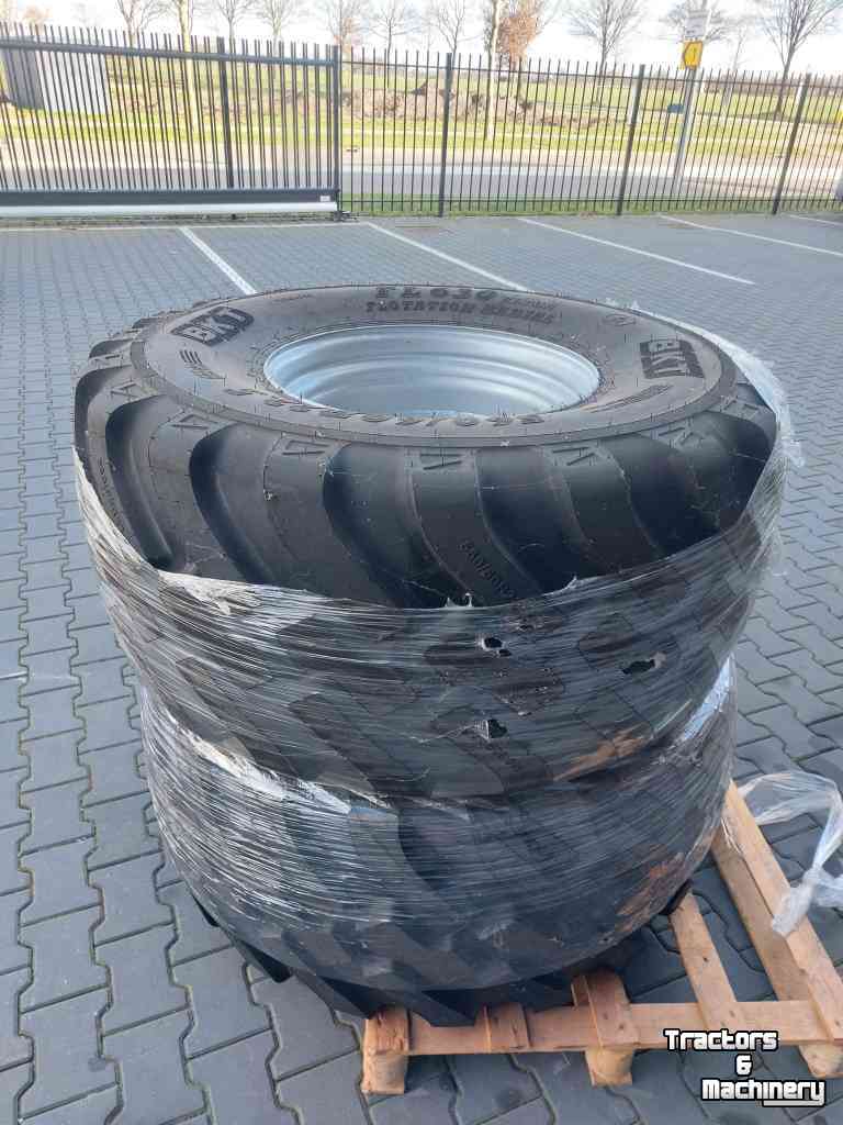 Wheels, Tyres, Rims & Dual spacers BKT 560/60R22.5
