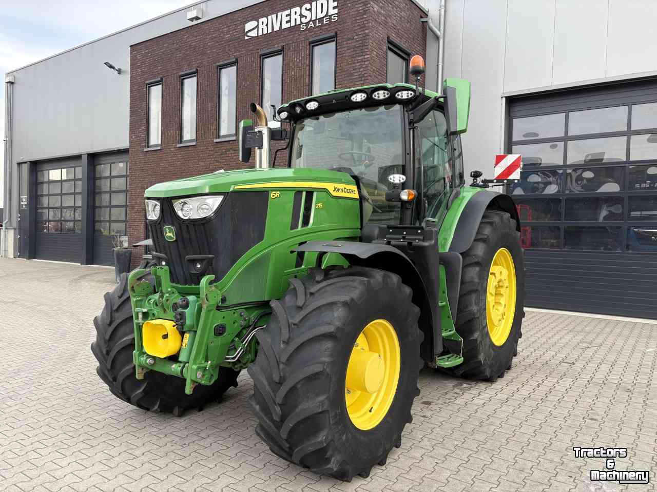 Tractor John Deere 6R215
