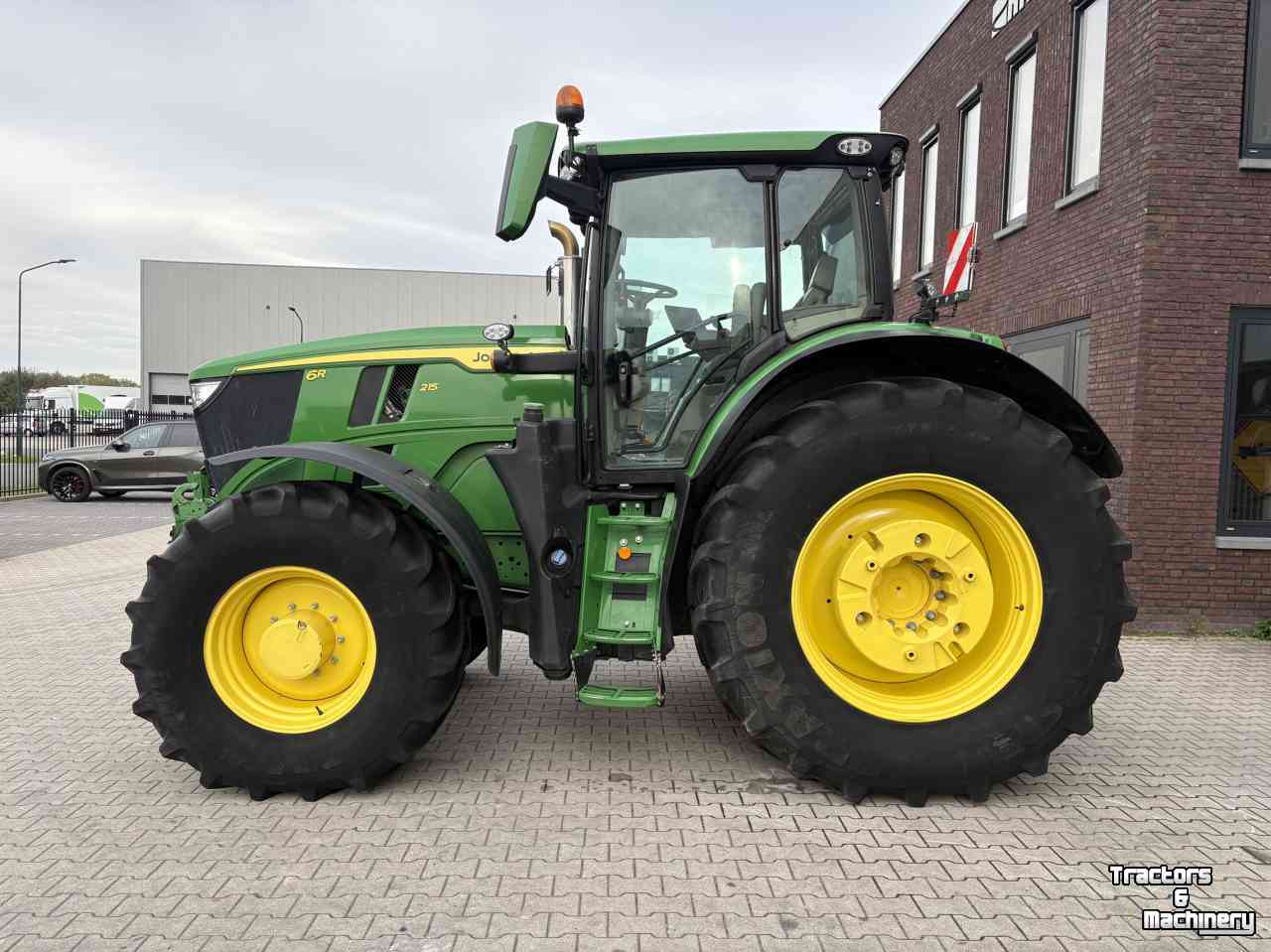Tractor John Deere 6R215