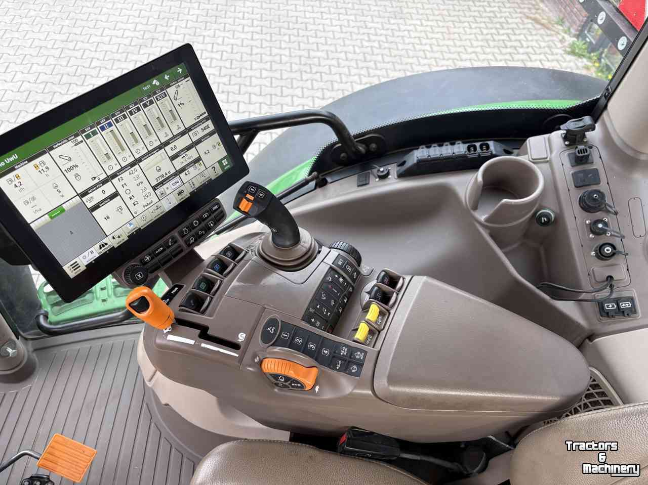 Tractor John Deere 6R215
