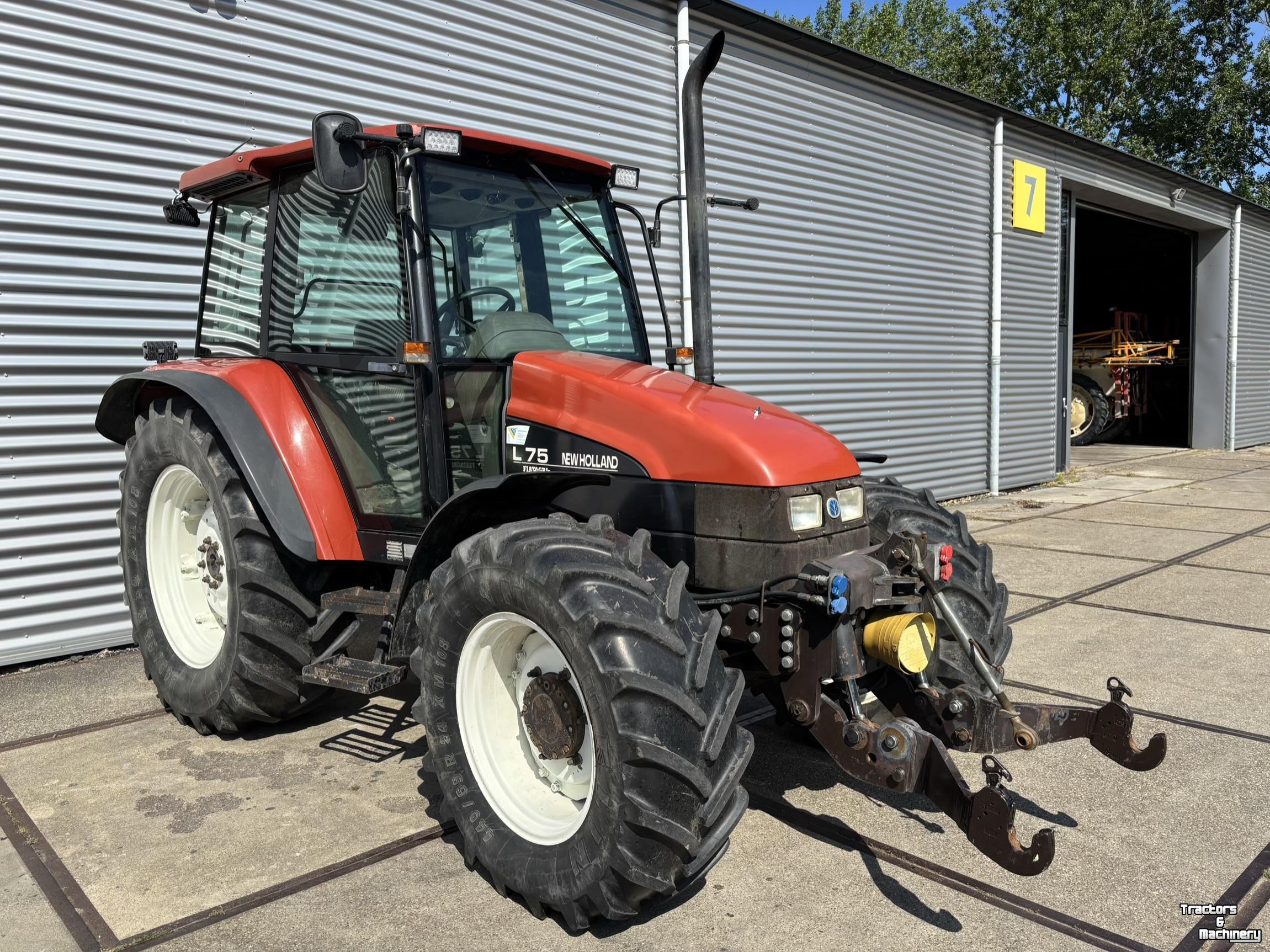 Tractor New Holland L75