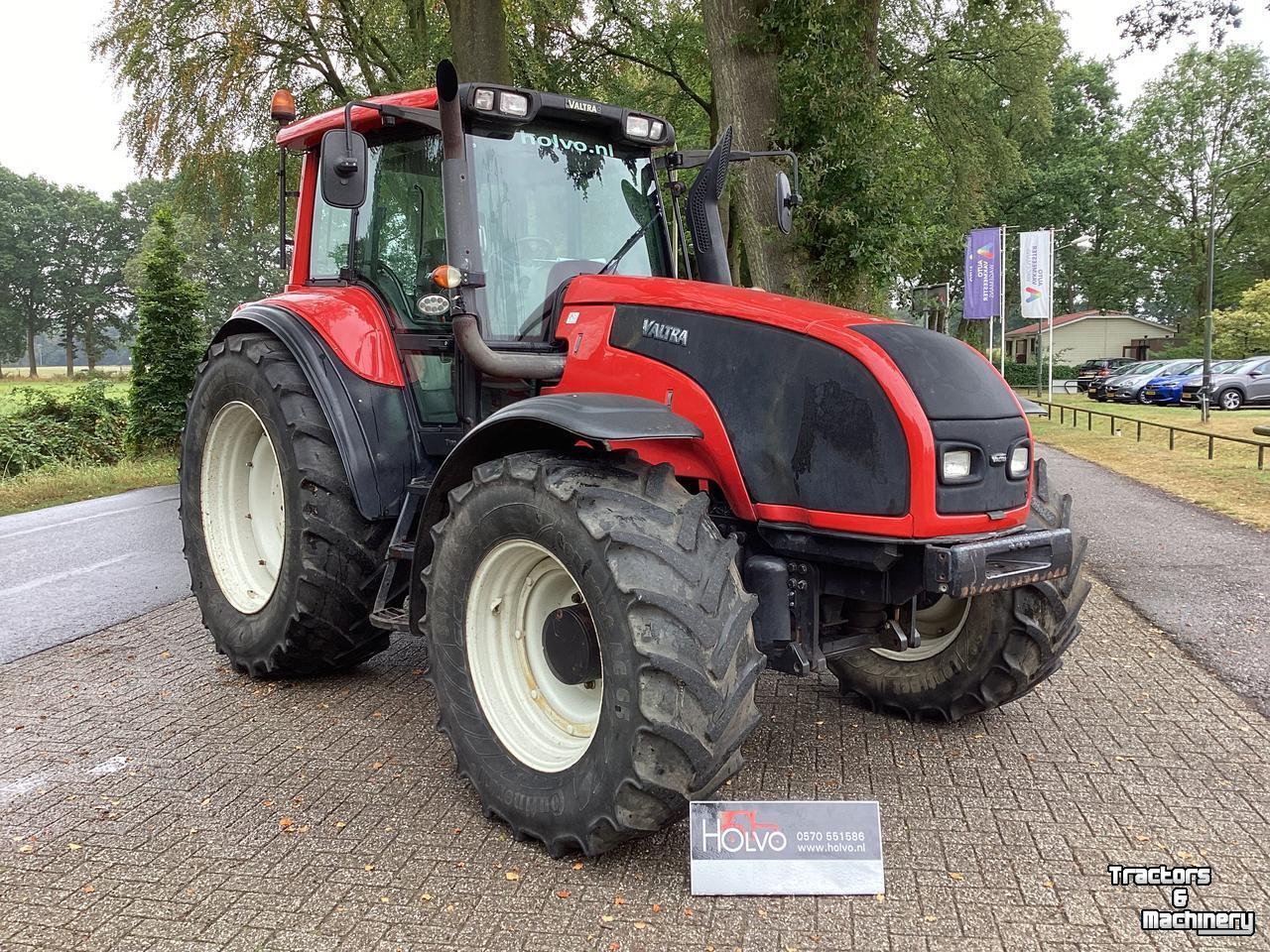Tractor Valtra Valtra T 190     (rood)