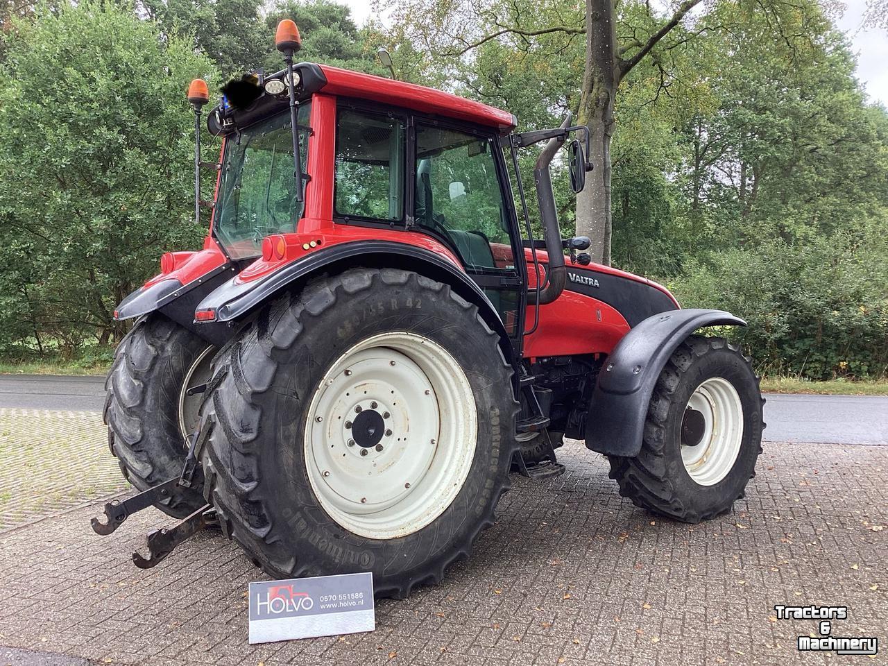 Tractor Valtra Valtra T 190     (rood)