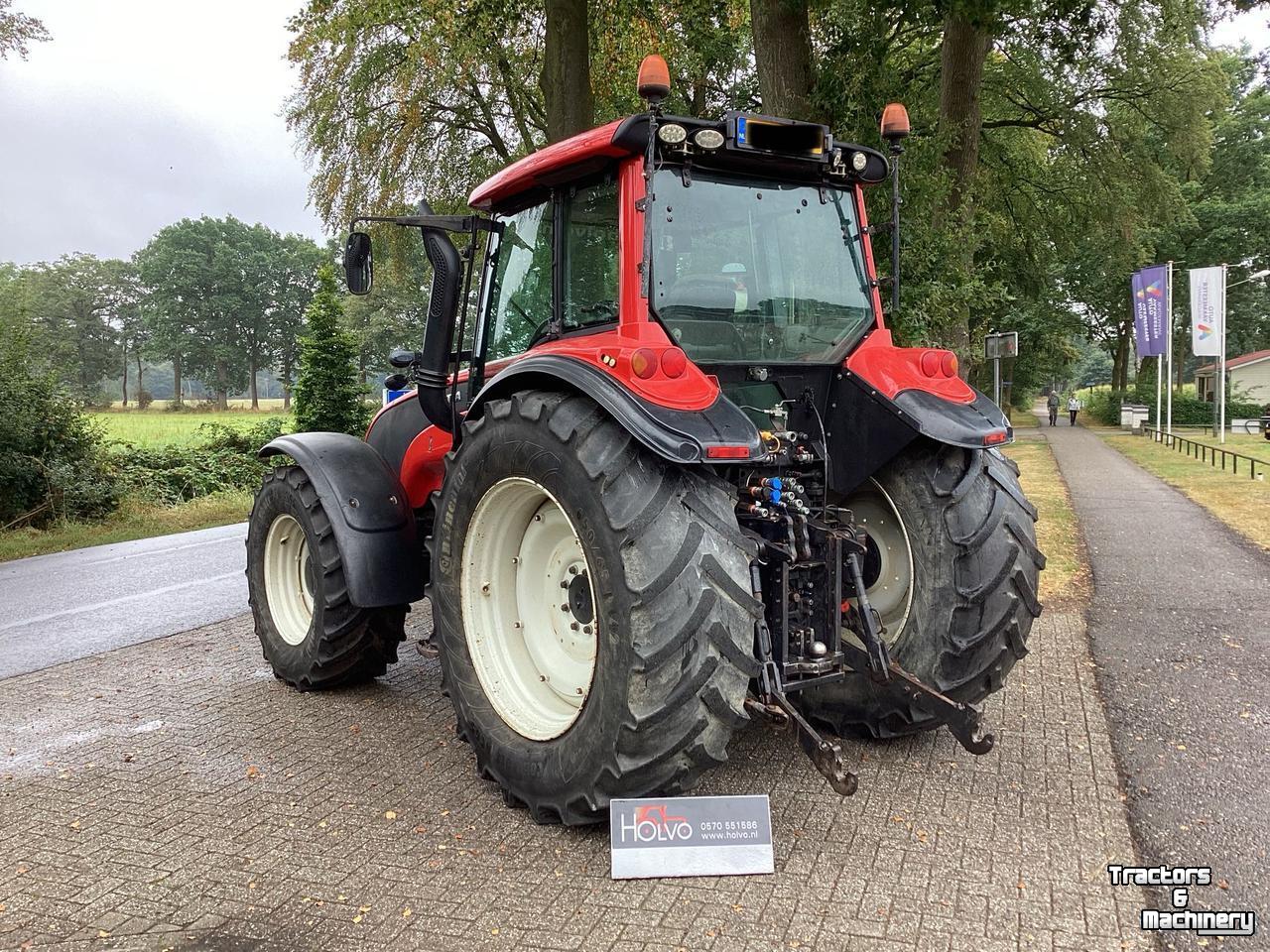 Tractor Valtra Valtra T 190     (rood)