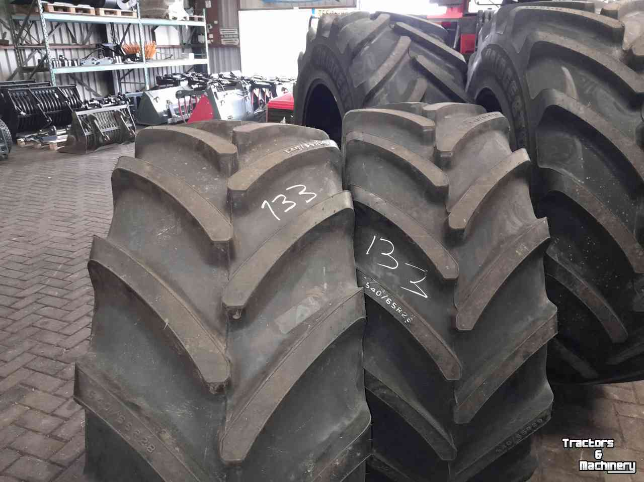 Wheels, Tyres, Rims & Dual spacers Bridgestone banden set 650/65R38 & 540/65R28