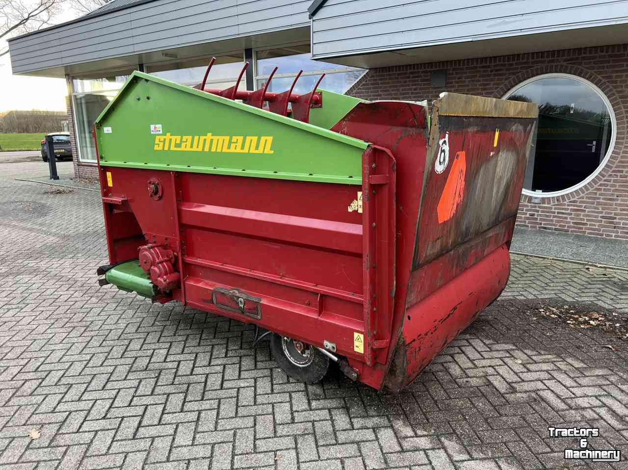 Silage-block distribution wagon Strautmann BVW blokkenwagen