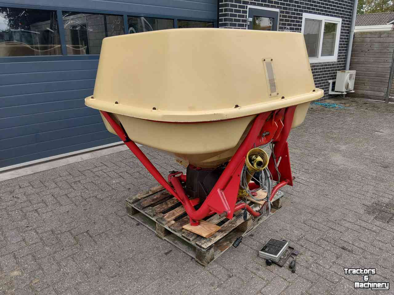 Fertilizer spreader Vicon kunstmeststrooier / Pendelstrooier