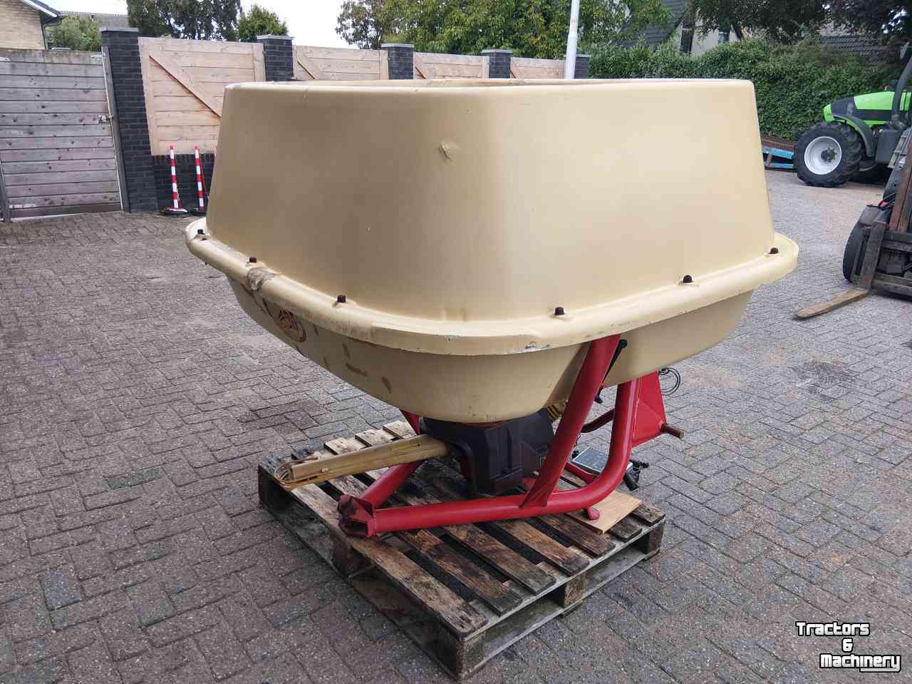 Fertilizer spreader Vicon kunstmeststrooier / Pendelstrooier