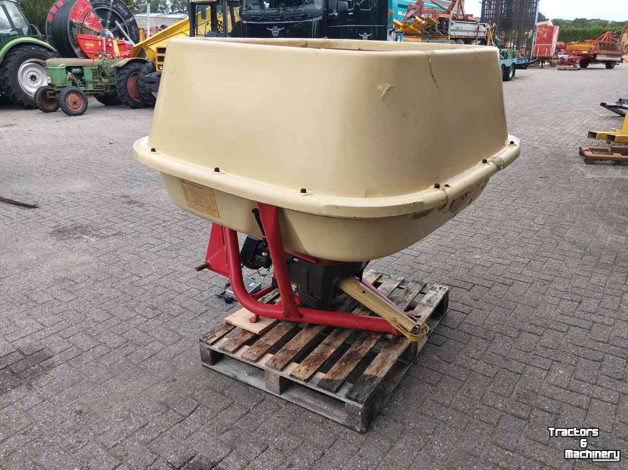 Fertilizer spreader Vicon kunstmeststrooier / Pendelstrooier