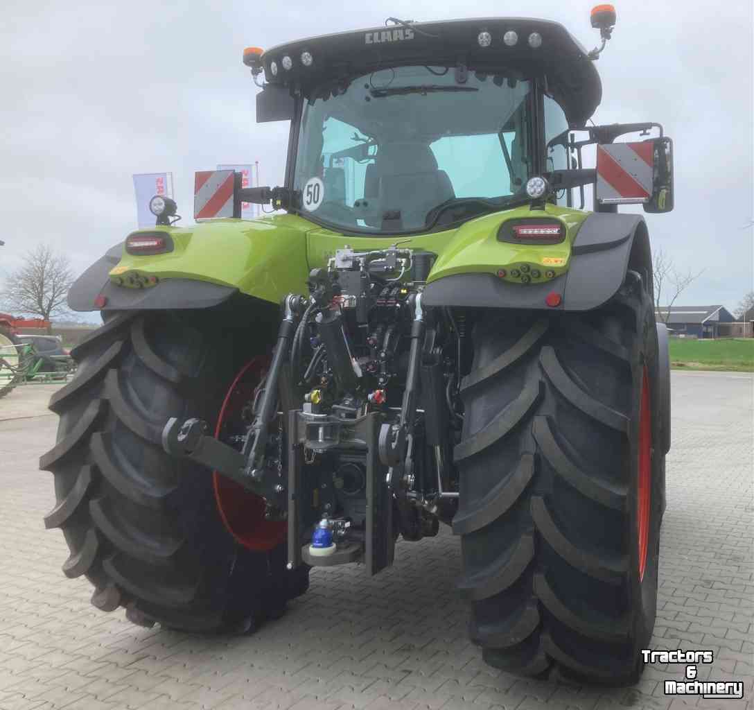 Tractors Claas Axion 830 C-Matic First Claas
