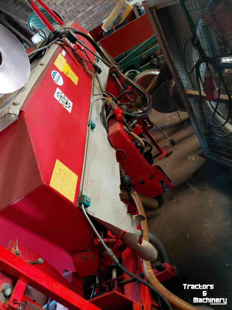 Vegetable- / Precision-seed drill Becker 6 Rij Maiszaaier