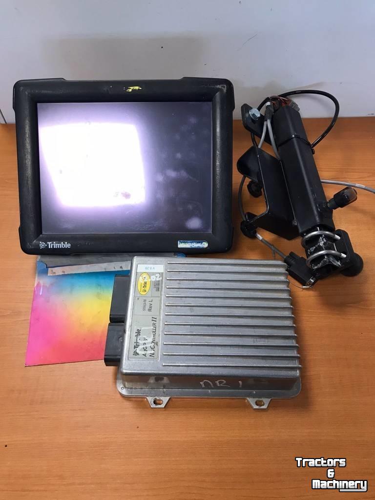 GPS steering systems and attachments Trimble FM1000 met NAV II controller en modem
