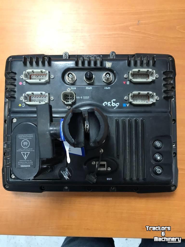 GPS steering systems and attachments Trimble FM1000 met NAV II controller en modem