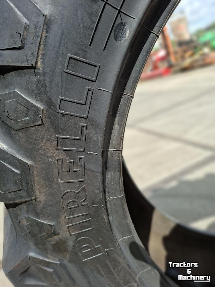 Wheels, Tyres, Rims & Dual spacers Pirelli 12.4R28