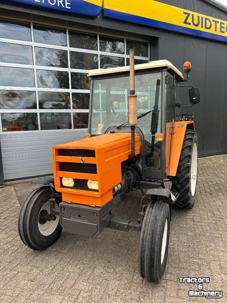 Tractor Renault 551