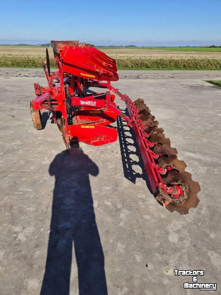 Ploughs Niemeyer Delta 3 Variant wentelploeg
