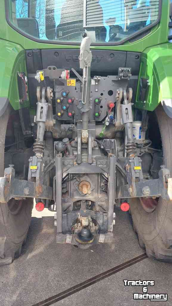 Tractors Fendt 724 S4 Profi Plus