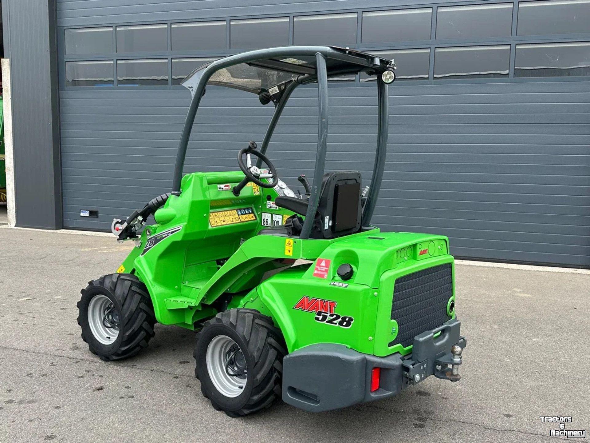 Wheelloader Avant 528 mini-shovel