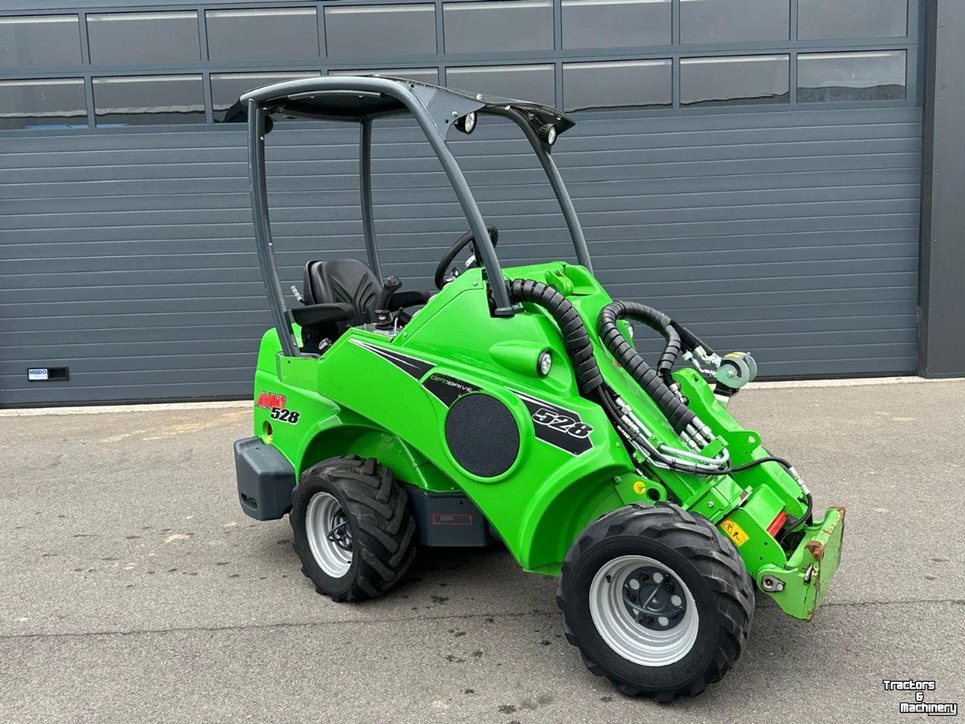 Wheelloader Avant 528 mini-shovel
