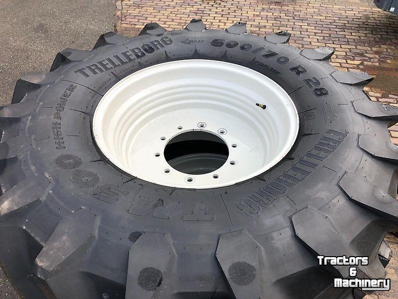 Wheels, Tyres, Rims & Dual spacers  Trelleborg - 600/70R28 TM900 op wiel Valtra Q-serie