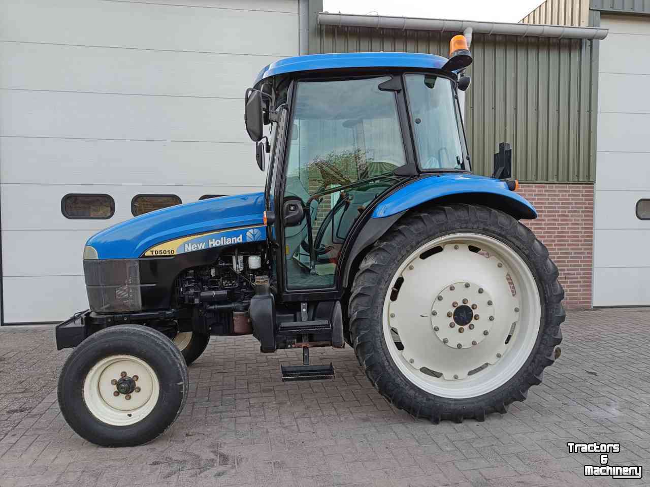 Tractors New Holland TD5010
