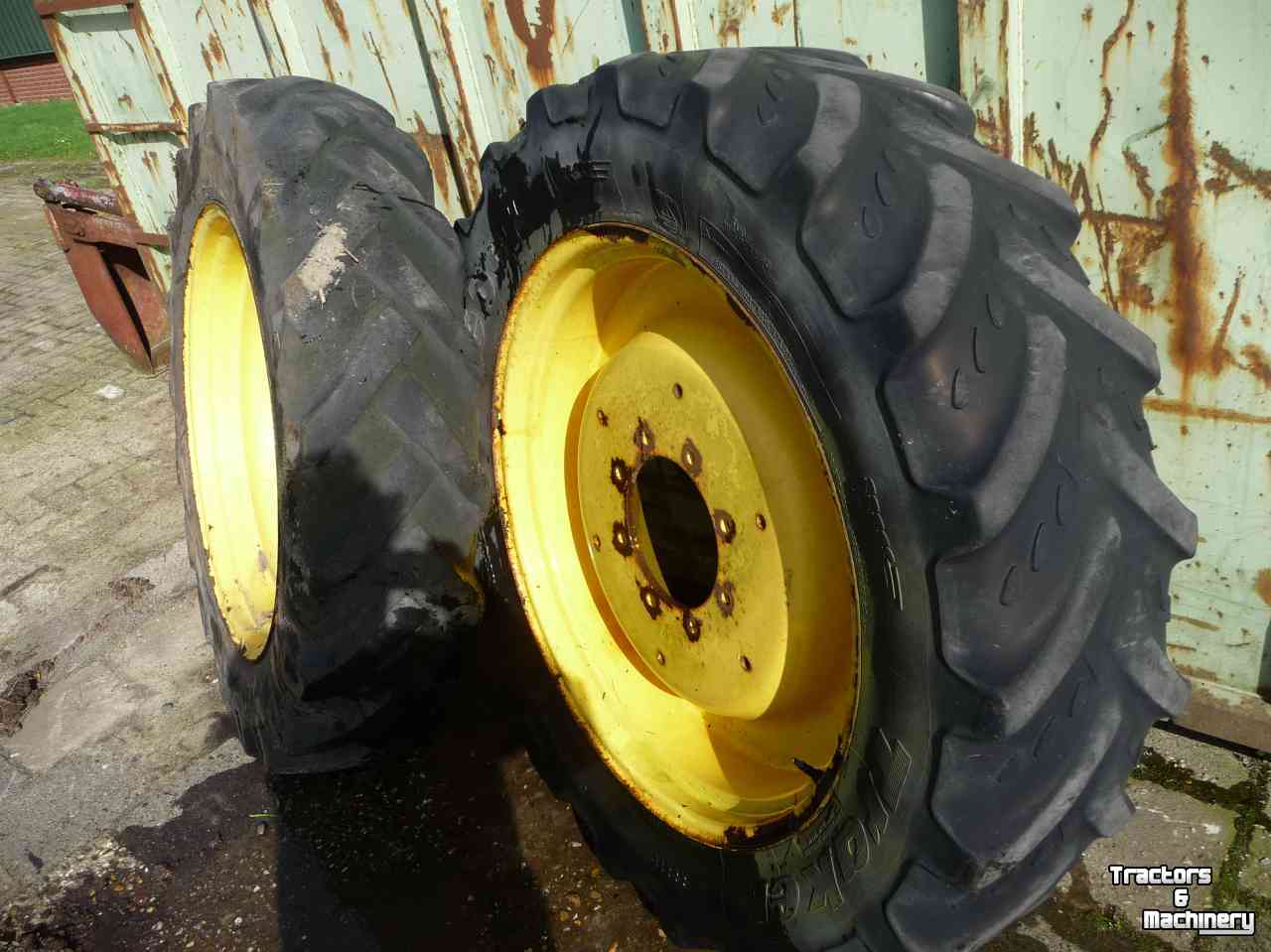 Wheels, Tyres, Rims & Dual spacers  320/80r32
