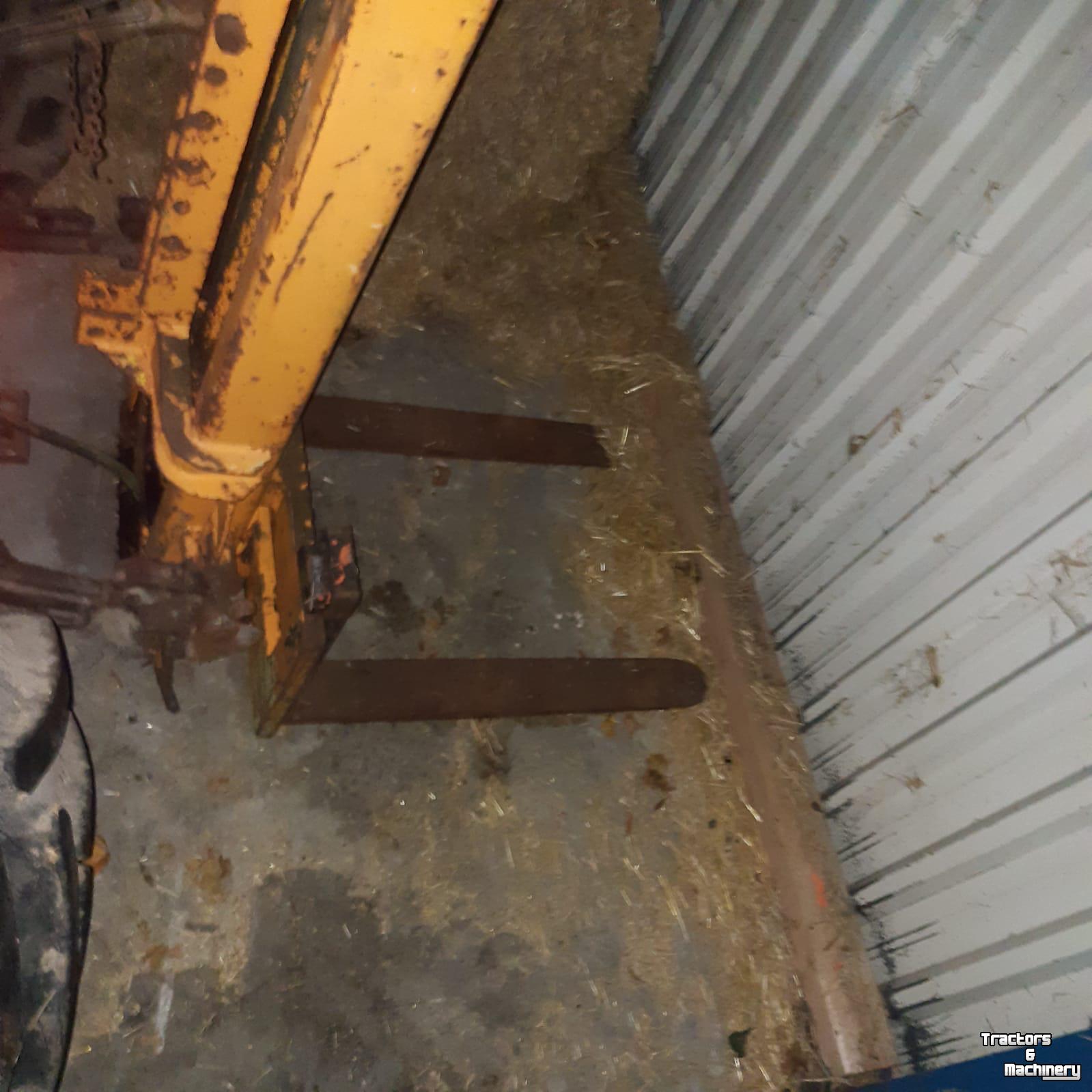 Fork lift & Fork lift truck  Hefmast met pallet lepels
