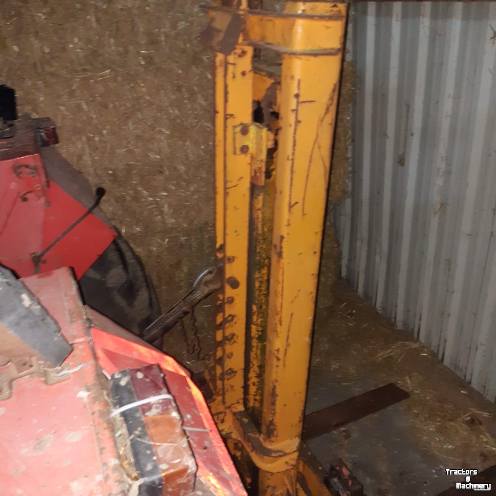 Fork lift & Fork lift truck  Hefmast met pallet lepels