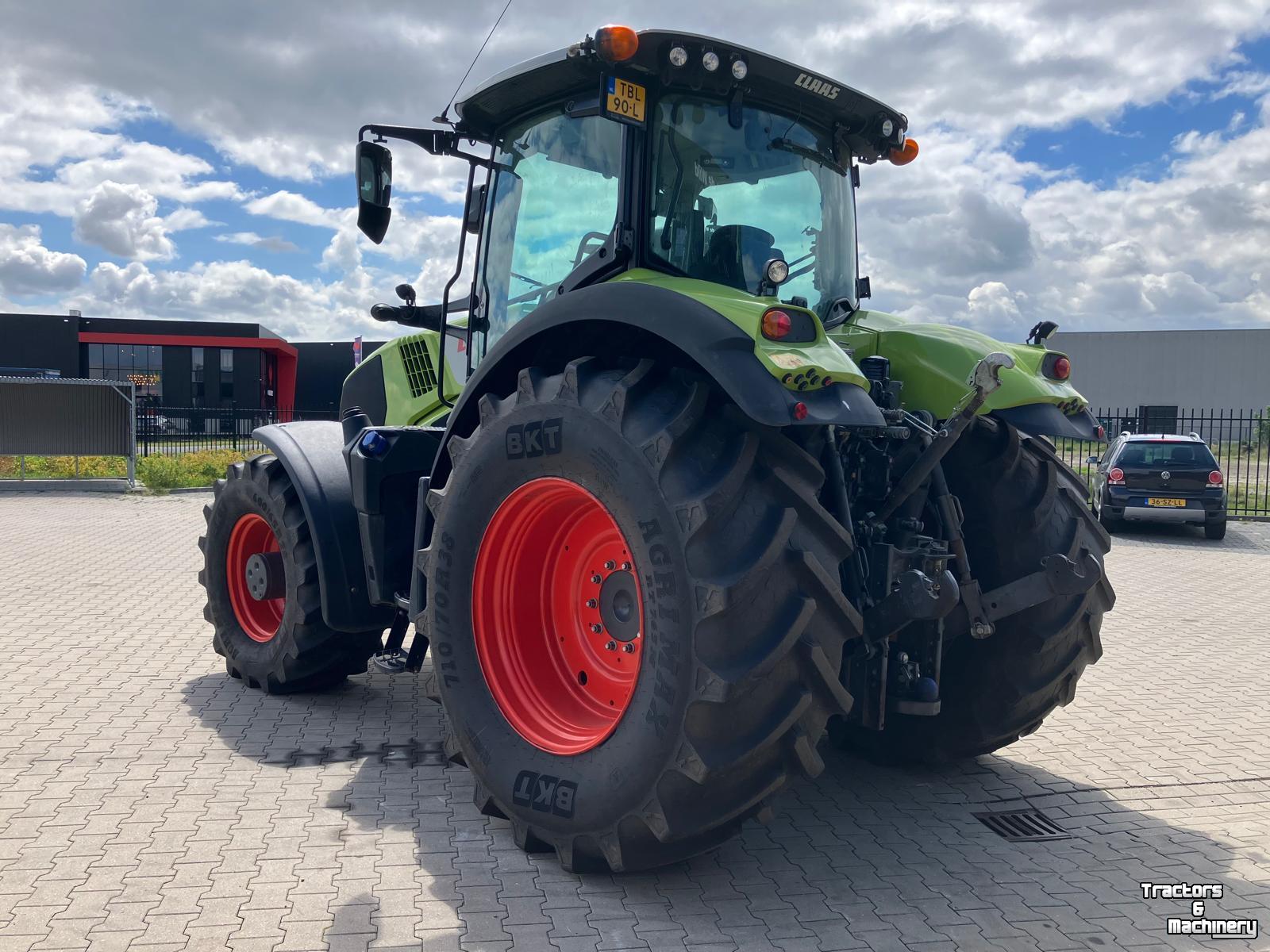 Tractor Claas AXION 830 CMATIC
