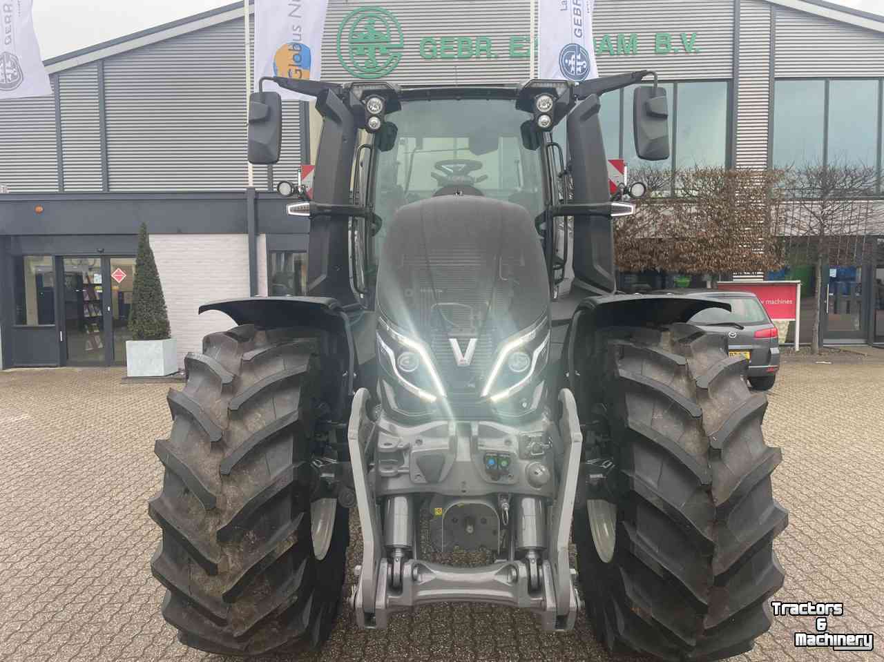 Tractors Valtra Q305 Direct